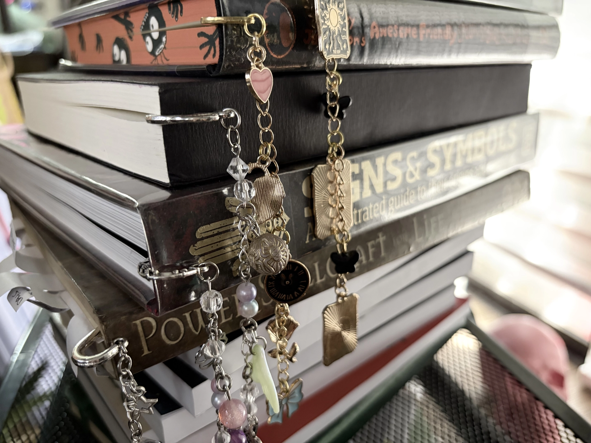 What Are Bookmark Charms? A Beginner’s Guide for Book Lovers